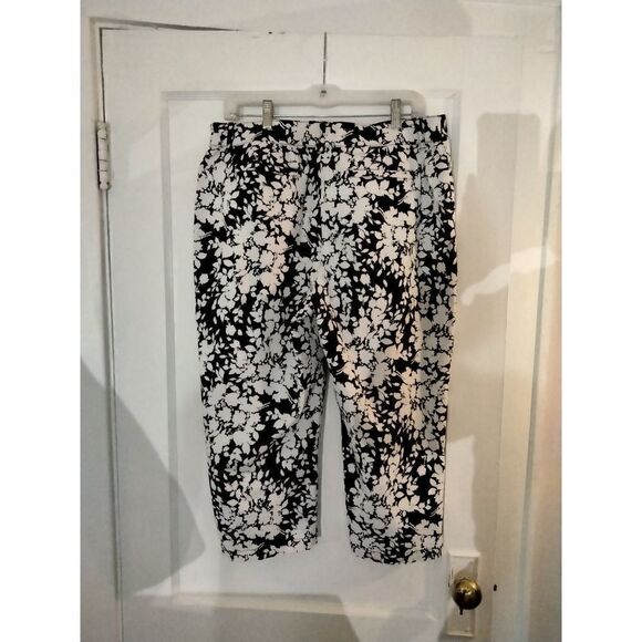 Croft & Barrow Plus Size Women's Capris - Picture 3 of 10